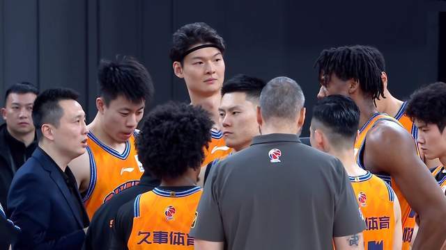 上海男篮3连胜升至第2，北京残阵差距大，白边16+14 洛夫顿被弃用