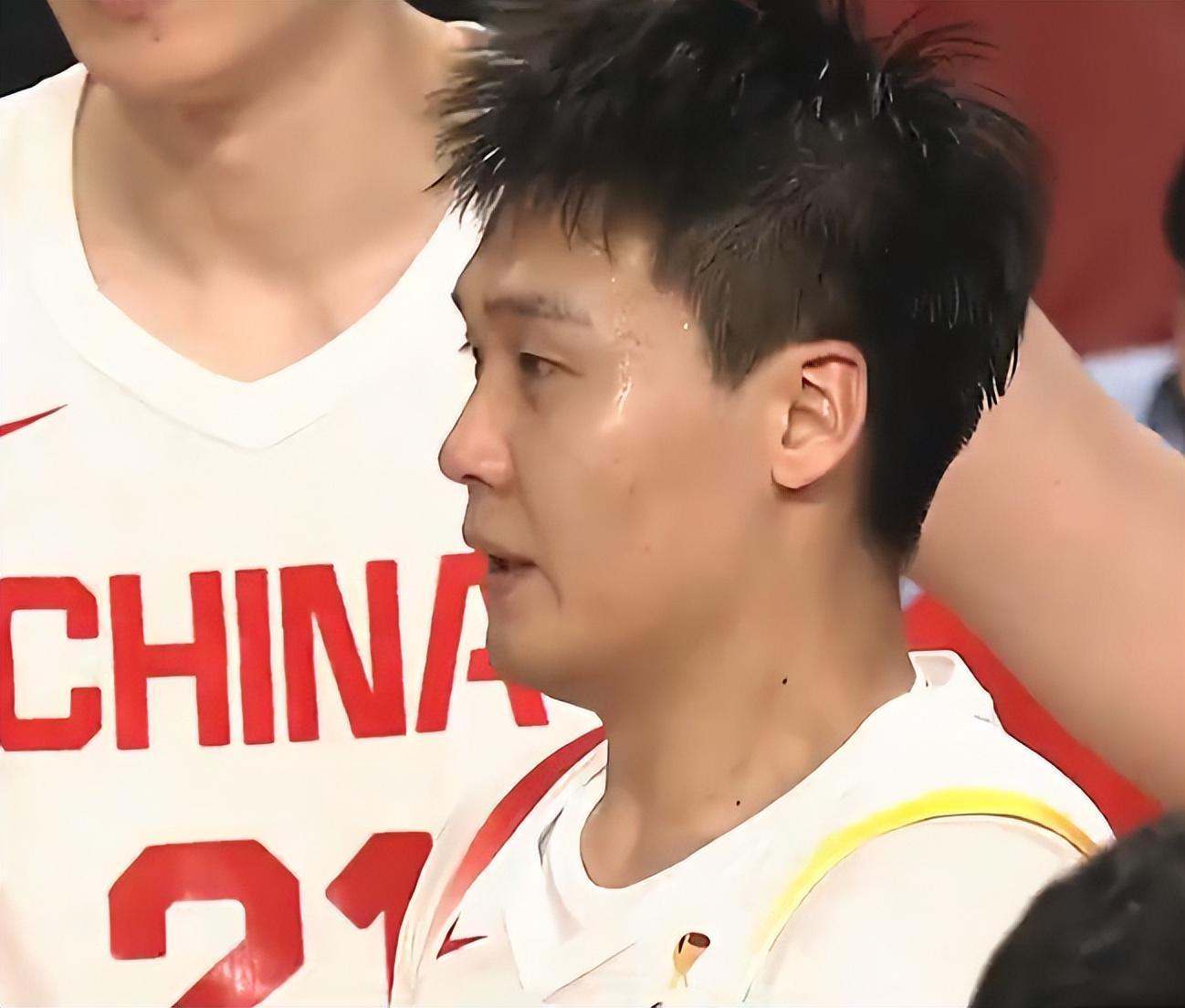开云APP下载-中国男篮逆转后收获三喜讯！豪取两连胜晋级稳了，郭士强逃过一劫
