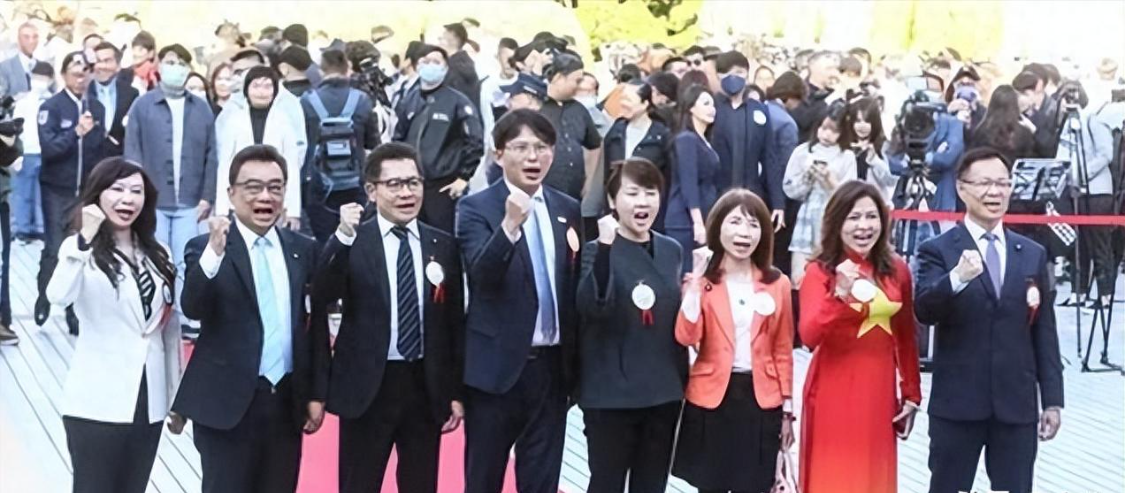 开云新版App下载-民众党团大换血，新任总召竟是统派？黄国昌表态，郑丽文布局稳了